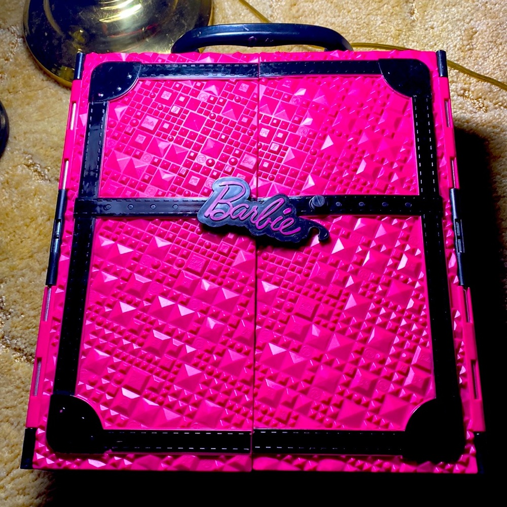 Barbie dress up box